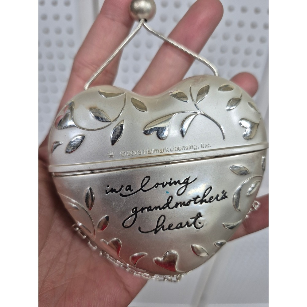Hallmark 2003 Grandmother Heart Photo Locket Ornament Silver Tone Metal Vintage